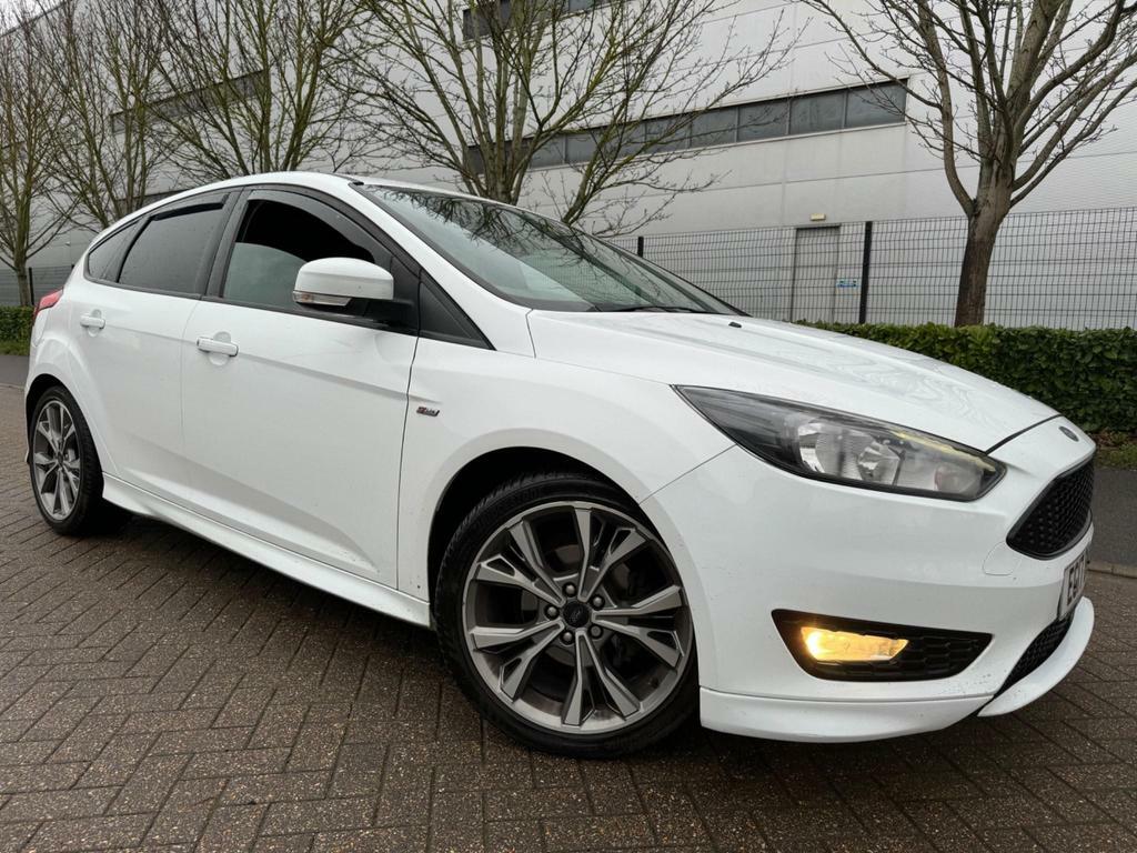 Compare Ford Focus 1.5 Tdci St-line Euro 6 Ss EG17BWC White