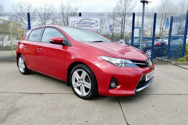 Compare Toyota Auris 1.6 Sport Valvematic 130 Bhp VK63FVW Red