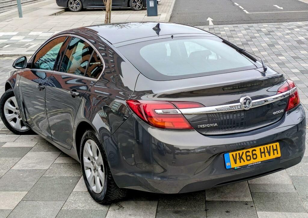 Compare Vauxhall Insignia Hatchback 1.6 Cdti Ecoflex Tech Line 201666 VK66HVH Grey