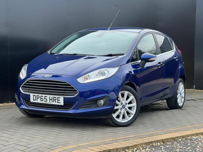 Compare Ford Fiesta 1.0T Ecoboost Titanium Euro 6 Ss DP65HRE Blue