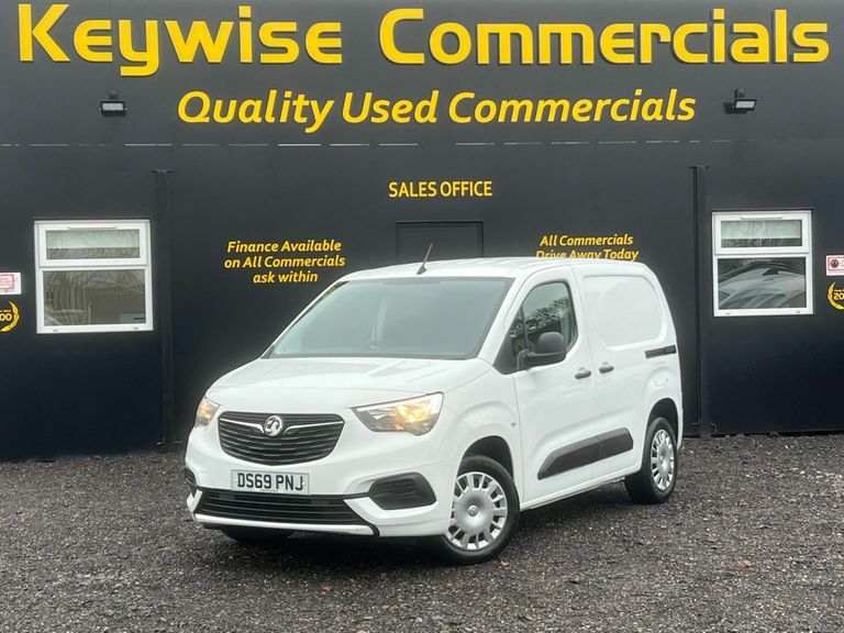 Compare Vauxhall Combo 1.6 Turbo D 2300 Sportive L1 H1 Euro 6 Ss DS69PNJ White