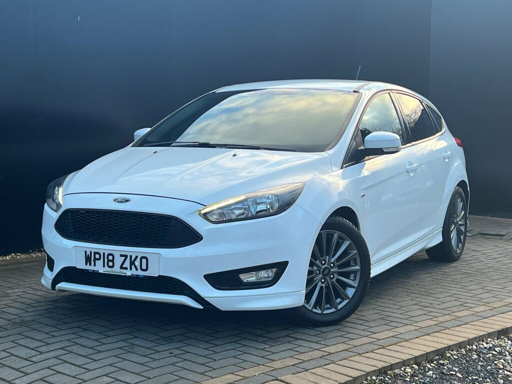 Compare Ford Focus 1.0T Ecoboost St-line Euro 6 Ss WP18ZKO White