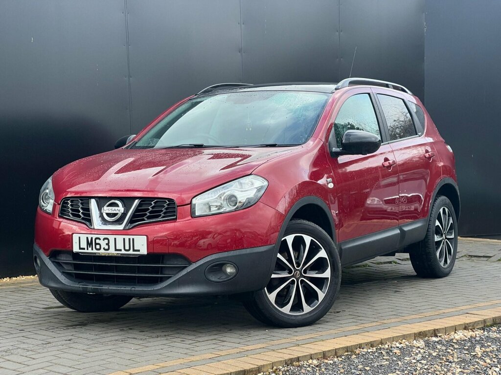 Compare Nissan Qashqai 1.6 360 2Wd Euro 5 LM63LUL Red