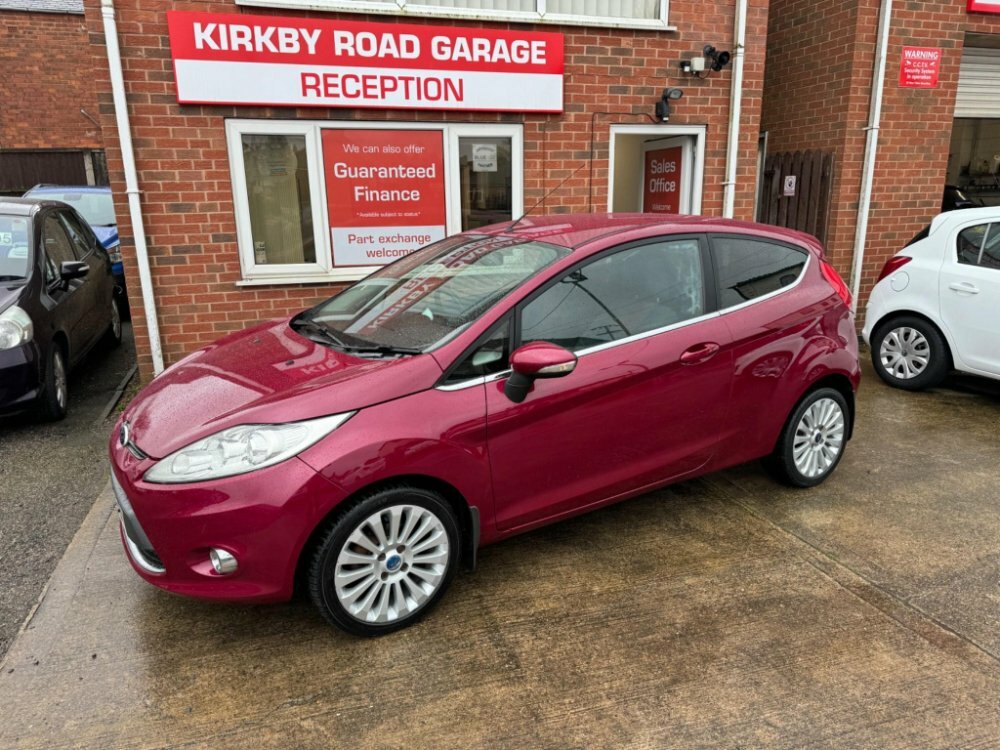 Compare Ford Fiesta 1.4 Titanium FP60RBV Red