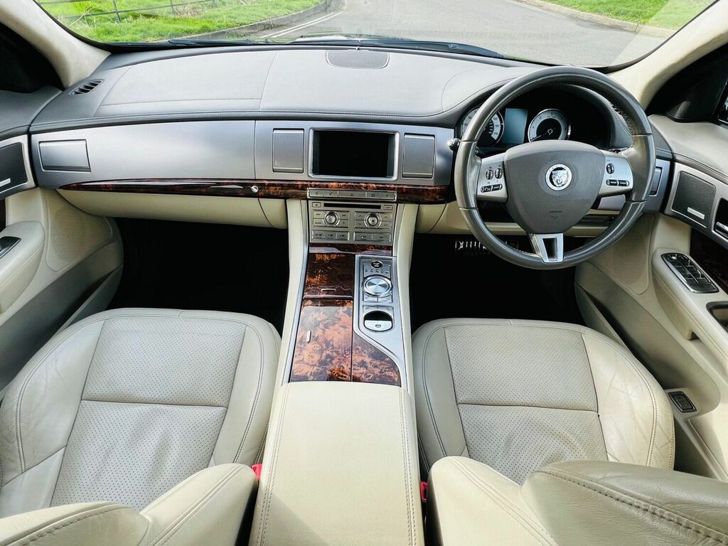 Compare Jaguar XF Saloon 3.0D S V6 Portfolio Euro 5 20106 GJ60VFT Blue