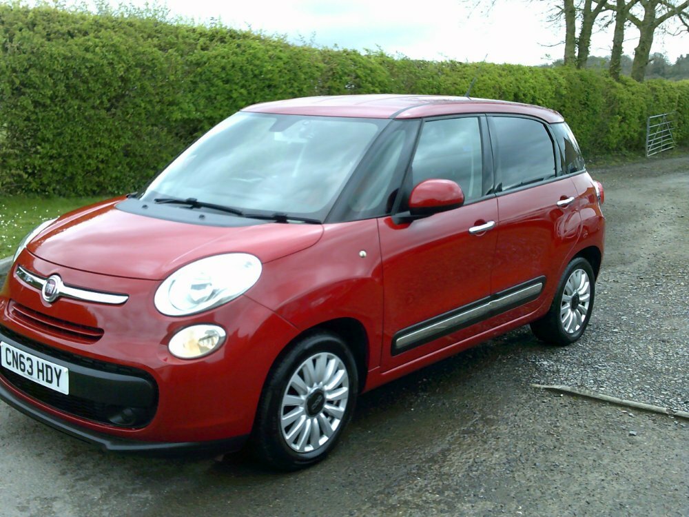 Compare Fiat 500L Pop Star 5-Door CN63HDY Red