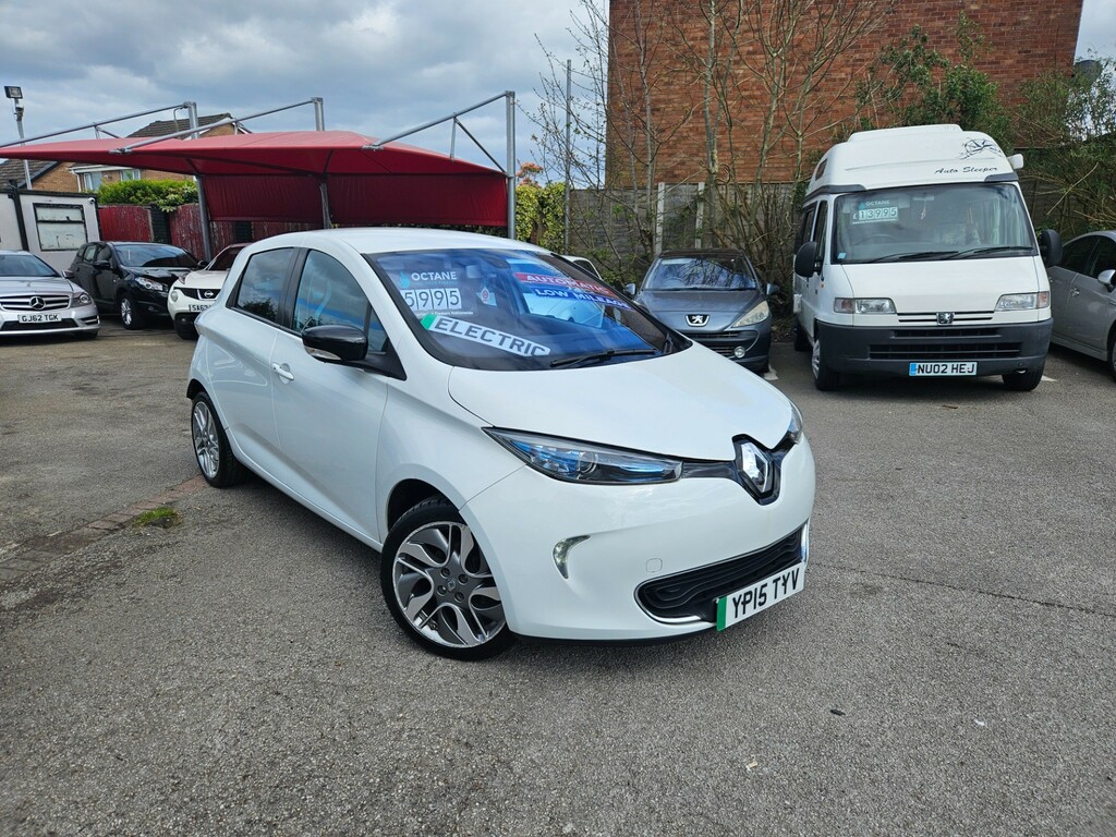 Compare Renault Zoe Dynamique Intens YP15TYV White