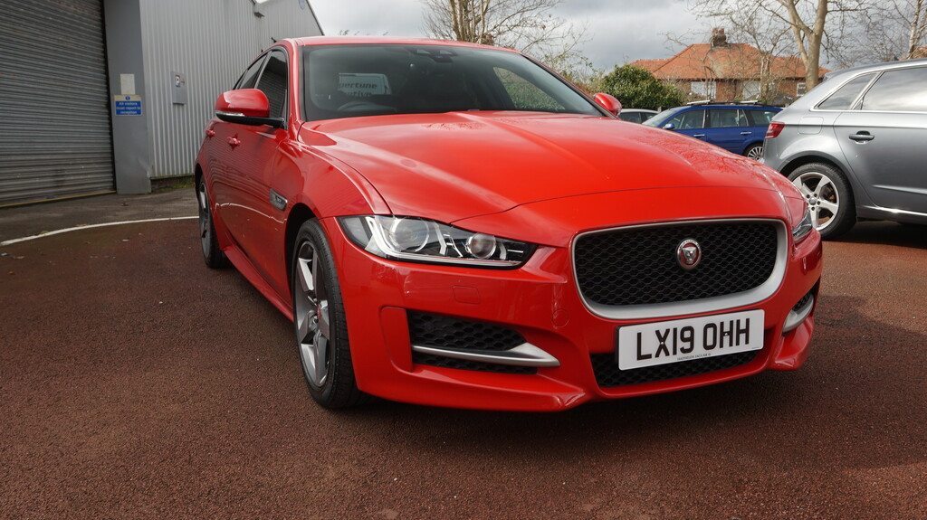 Compare Jaguar XE 2.0I Gpf R-sport Euro 6 Ss LX19OHH Red