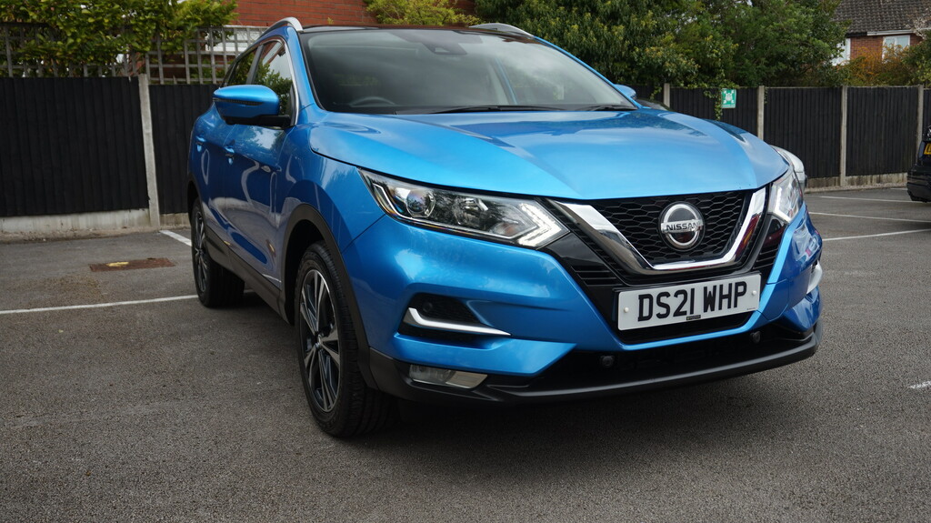 Compare Nissan Qashqai 1.3 Dig-t N-connecta Euro 6 Ss DS21WHP Blue