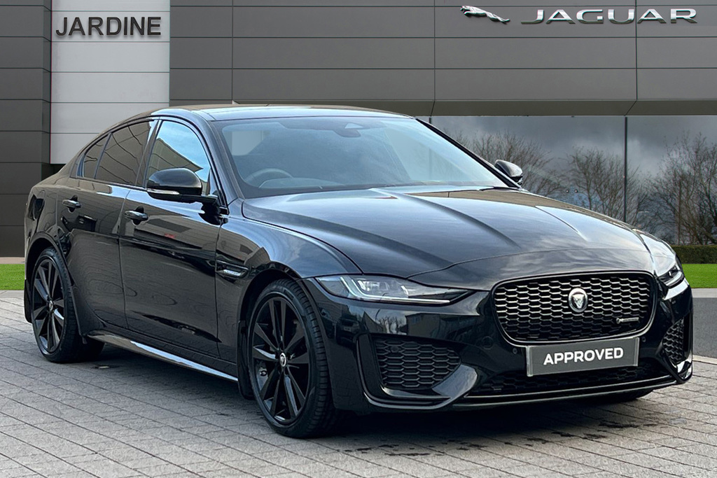 Compare Jaguar XE 2.0 D200 R-dynamic Se Black GL73AZZ Black