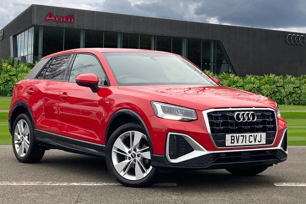 Compare Audi Q2 S Line 35 Tfsi 150 Ps S Tronic BV71CVJ Red