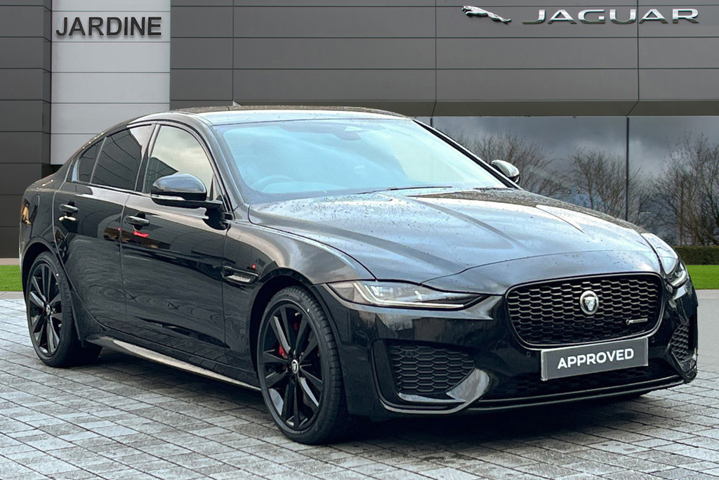 Compare Jaguar XE 2.0 D200 R-dynamic Se Black GD73JPU Black