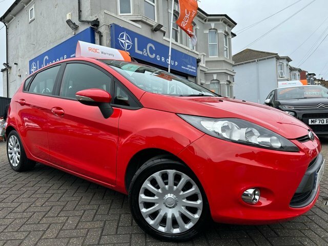 Compare Ford Fiesta 1.2 Edge Air Con 81 Bhp Great Example With GU61AVM Red