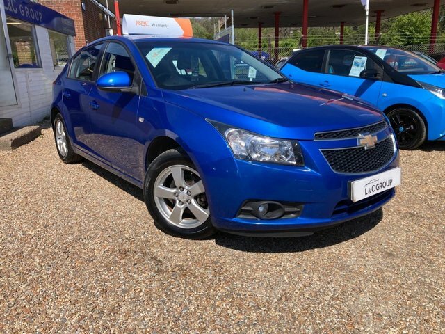 Compare Chevrolet Cruze Cruze Lt GY61XMD Blue