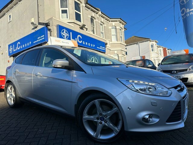 Compare Ford Focus 1.6T Ecoboost Titanium X Fully Loaded Top Of YR61OGV Silver