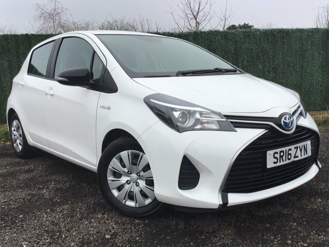Compare Toyota Yaris 1.5 Vvt-i Active M-drive S 73 Bhp From Pound2 SR16ZYN White