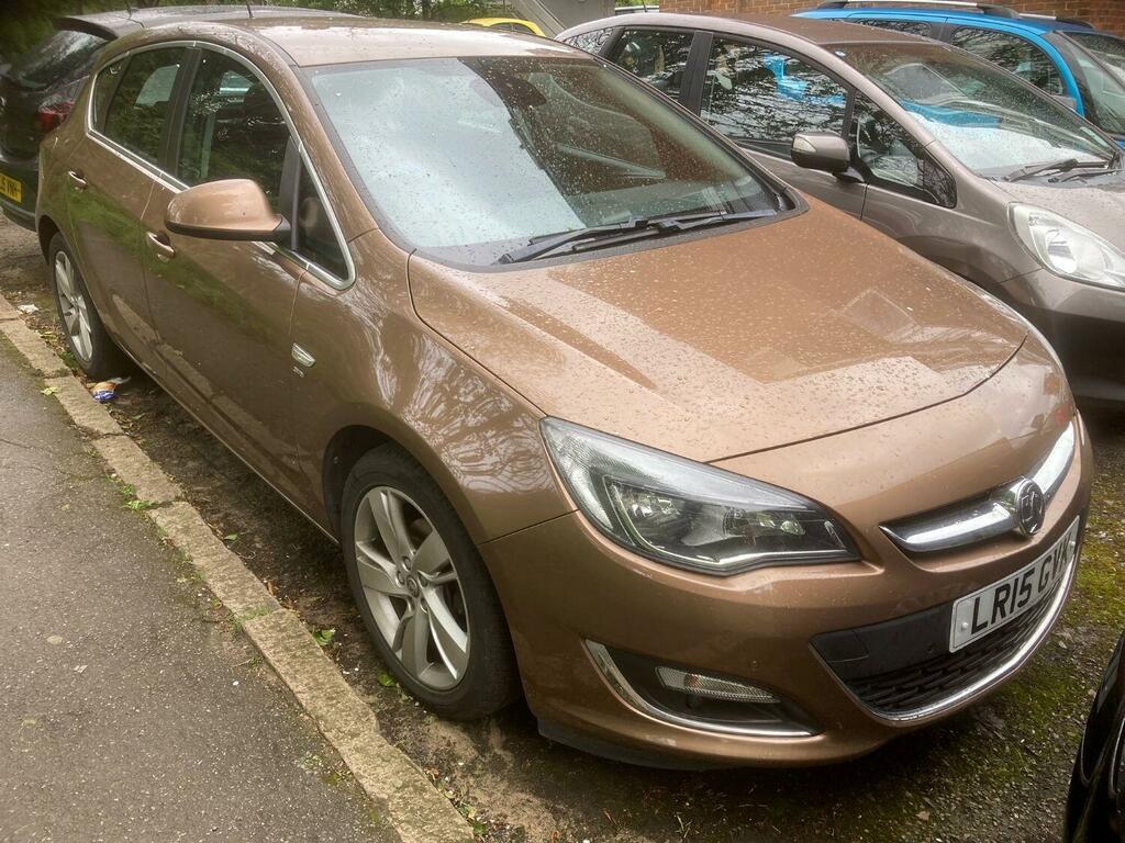 Compare Vauxhall Astra 1.4 I LR15GVK Brown
