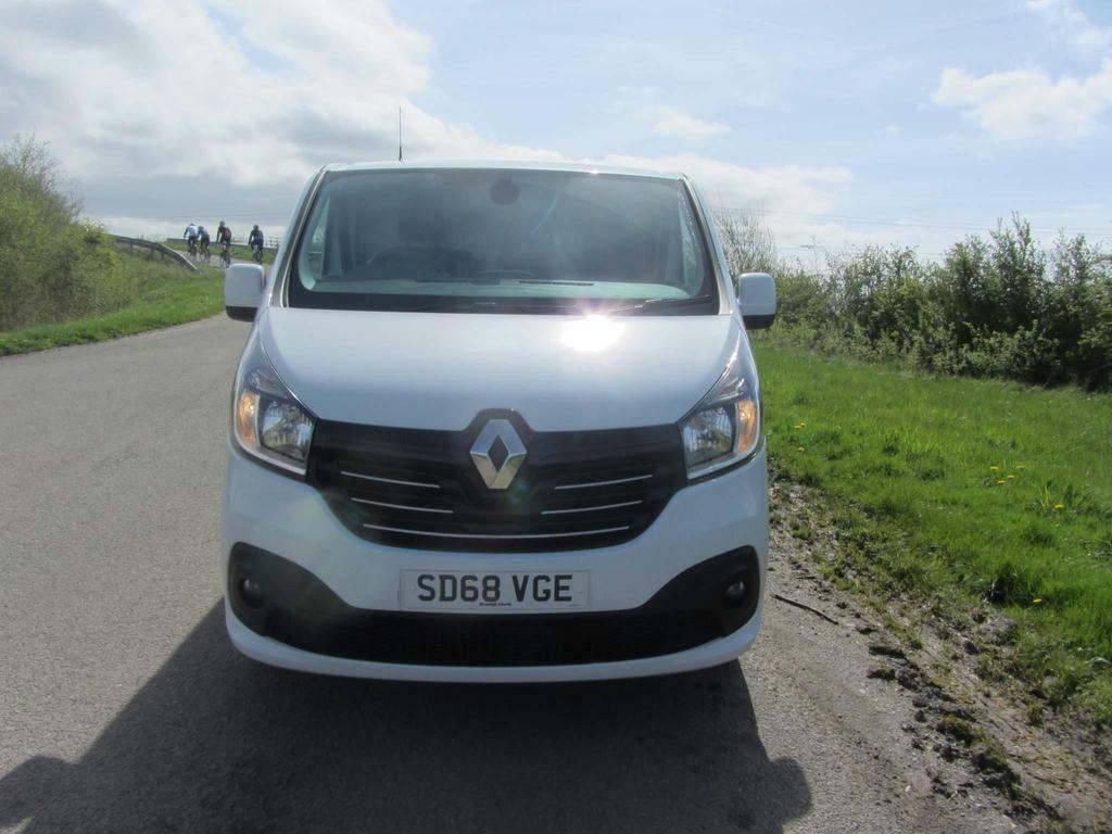 Compare Renault Trafic 1.6 Dci 29 Sport Nav Lwb Standard Roof Euro 6 SD68VGE White