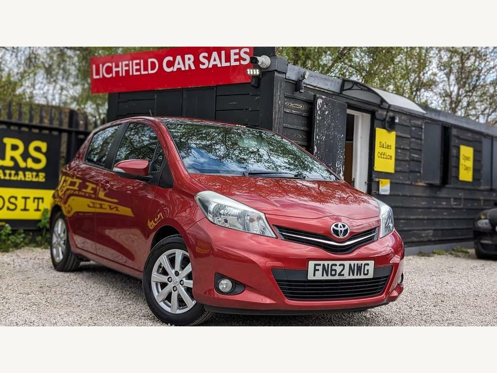 Compare Toyota Yaris 1.33 Dual Vvt-i T Spirit Euro 5 FN62NWG Red