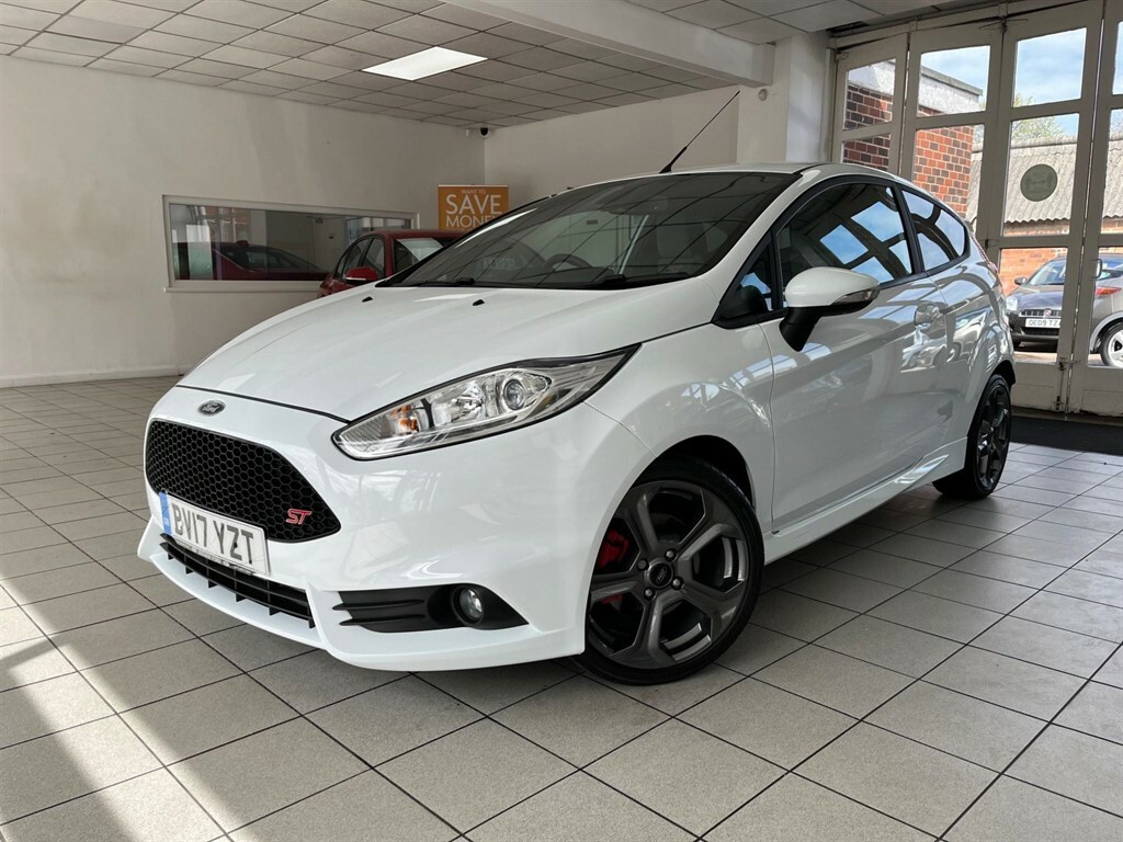 Compare Ford Fiesta 1.6T Ecoboost St-3 Euro 6 BV17YZT White
