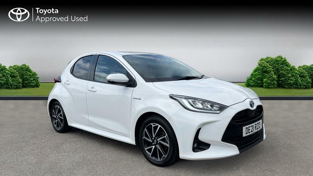 Compare Toyota Yaris 1.5 Vvt-h Design E-cvt Euro 6 Ss DE21RZO White