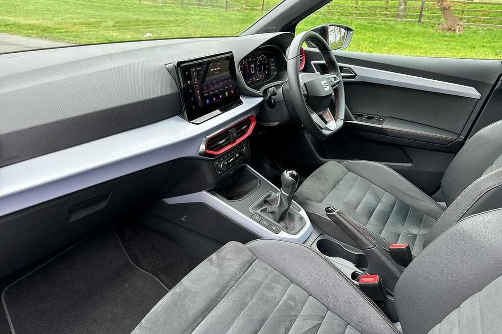 Compare Seat Arona 1.0 Tsi 110 Fr Sport VO22RRV Grey