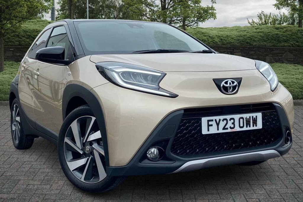 Compare Toyota Aygo X 1.0 Vvt-i Exclusive FY23OWW Beige