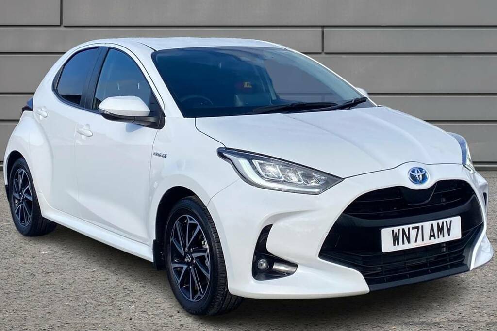 Compare Toyota Yaris 1.5 Hybrid Design Cvt WN71AMV White