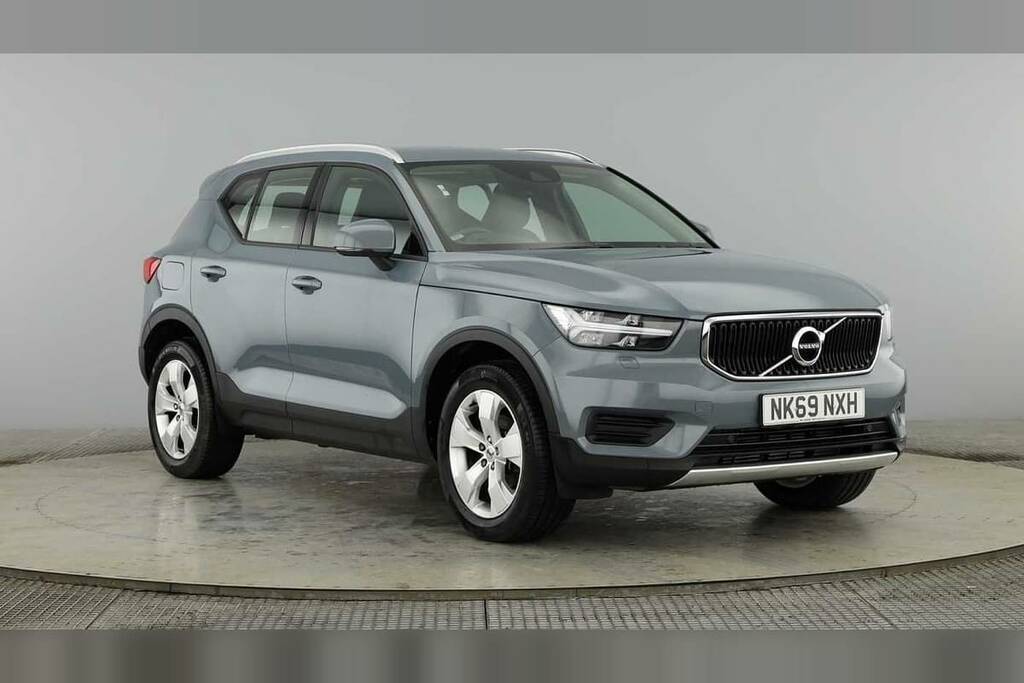 Compare Volvo XC40 1.5 T3 163 Momentum Geartronic NK69NXH Grey