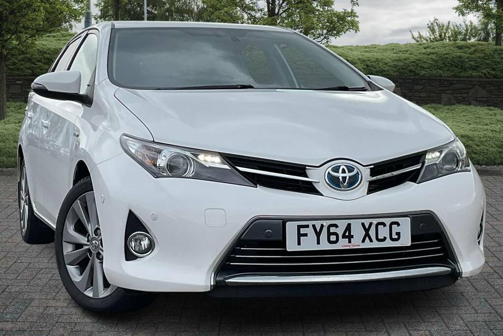 Compare Toyota Auris 1.8 Vvti Hybrid Excel Cvt FY64XCG White