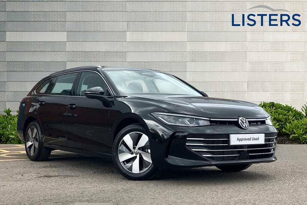 Compare Volkswagen Passat 1.5 Tsi Life Dsg FG24KNF Black