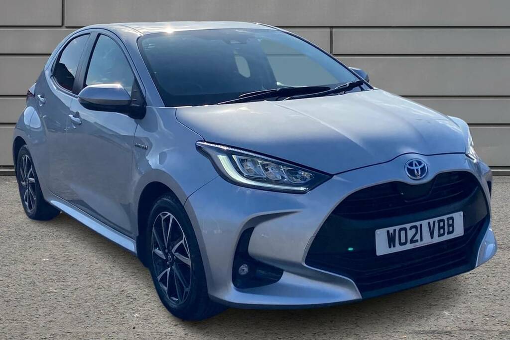 Compare Toyota Yaris 1.5 Hybrid Design Cvt WO21VBB Silver