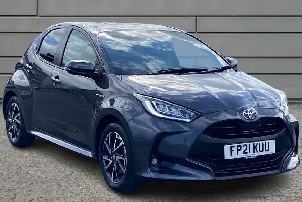 Compare Toyota Yaris 1.5 Hybrid Design Cvt FP21KUU Grey