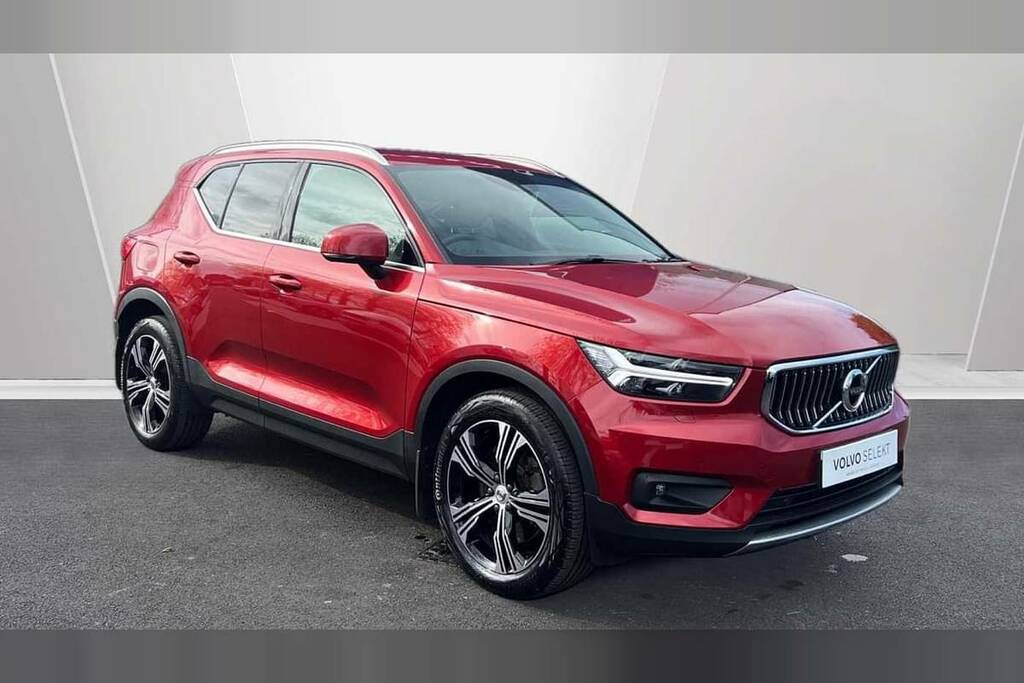 Compare Volvo XC40 Recharge T4 Inscription KN70VFG Red