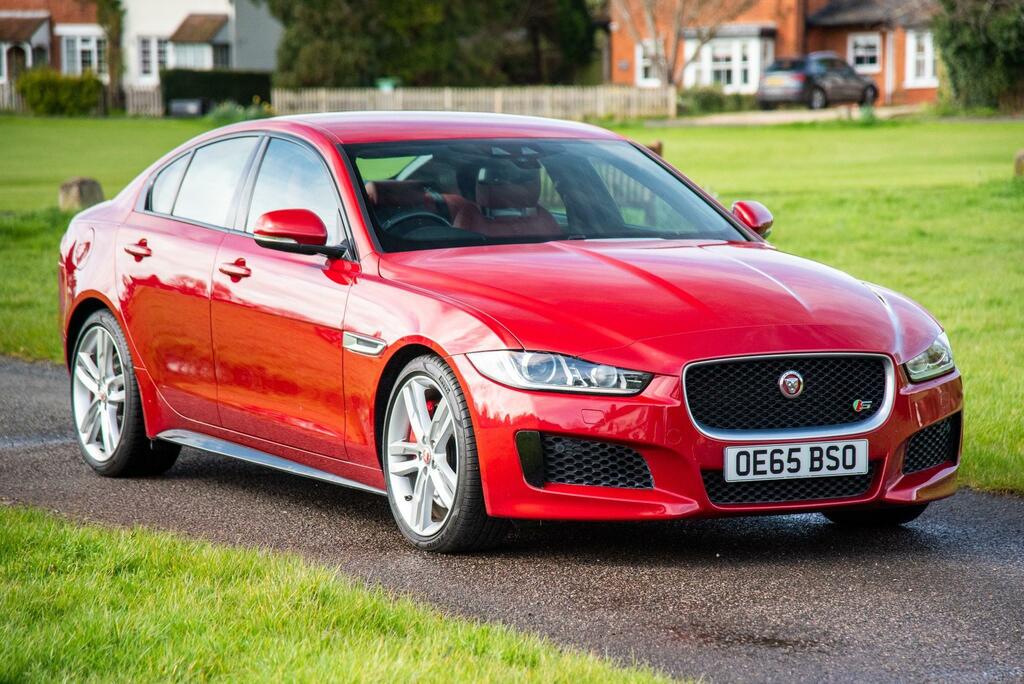 Compare Jaguar XE 3.0 V6 S Euro 6 Ss OE65BSO Red