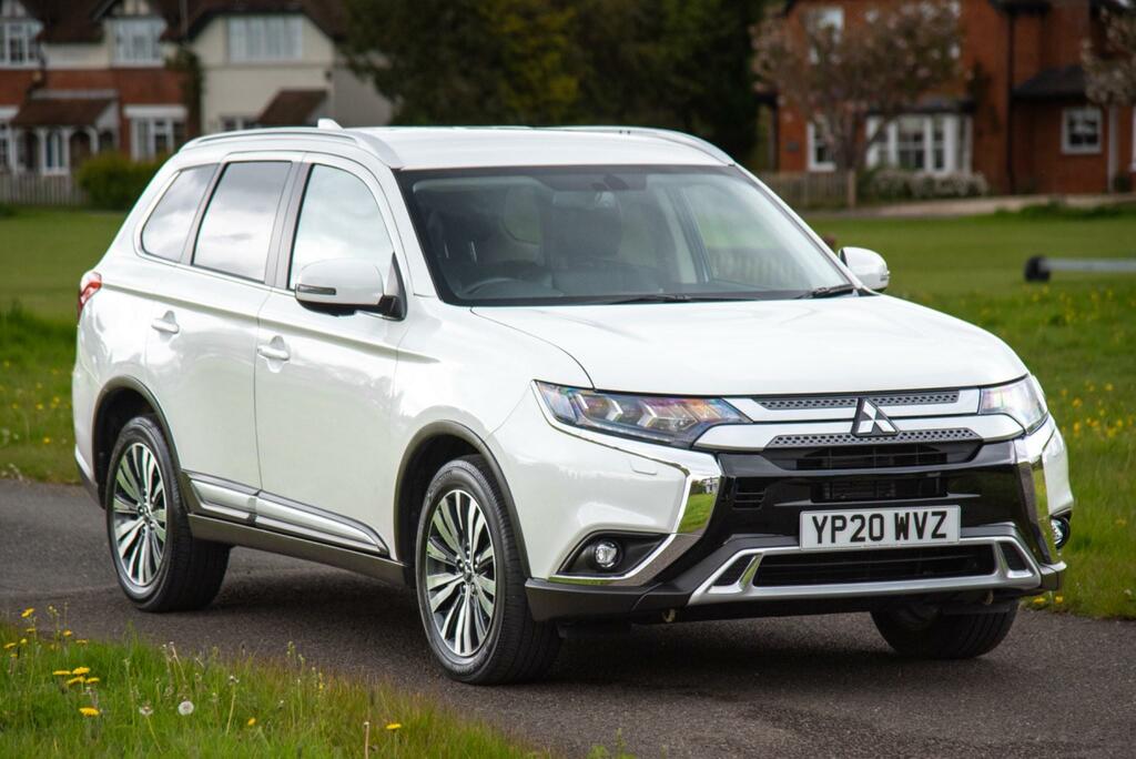 Compare Mitsubishi Outlander 2.0 Mivec Exceed Cvt 4Wd Euro 6 Ss YP20WVZ White