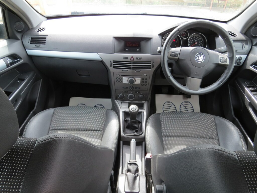 Compare Vauxhall Astra 1.7 Cdti 16V Design 100 CX06XTJ Black
