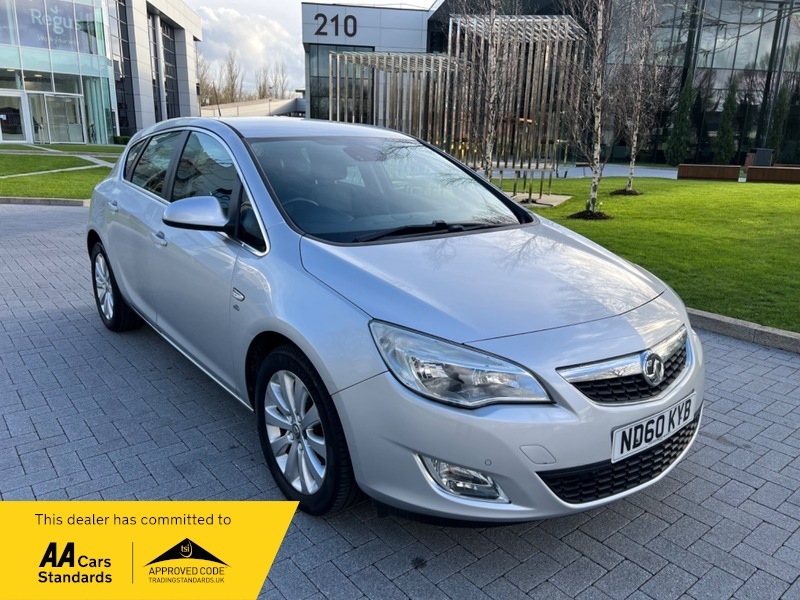 Compare Vauxhall Astra 2.0 Cdti Elite Hatchback ND60KYB Silver