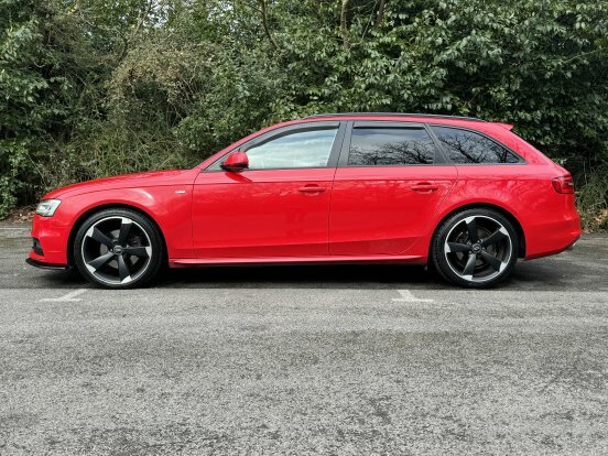 Compare Audi A4 Avant Avant 2.0 Tdi Black Edition W26JRP Red