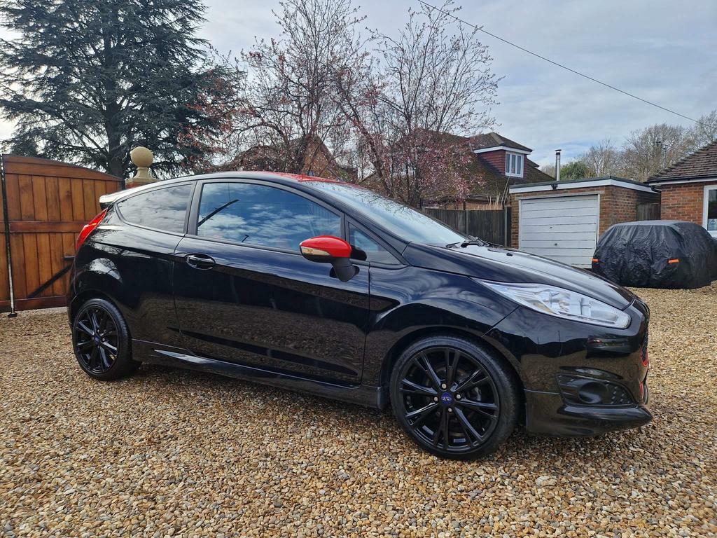Compare Ford Fiesta 1.0T Ecoboost Zetec S Black Edition Euro 6 Ss 3 LG66YDN Black