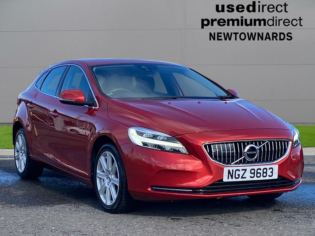 Compare Volvo V40 T3 152 Inscription Geartronic NGZ9683 Red