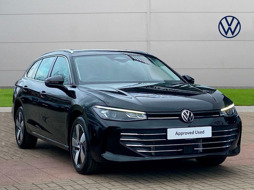 Compare Volkswagen Passat 1.5 Tsi Life Dsg LF24KFO Black