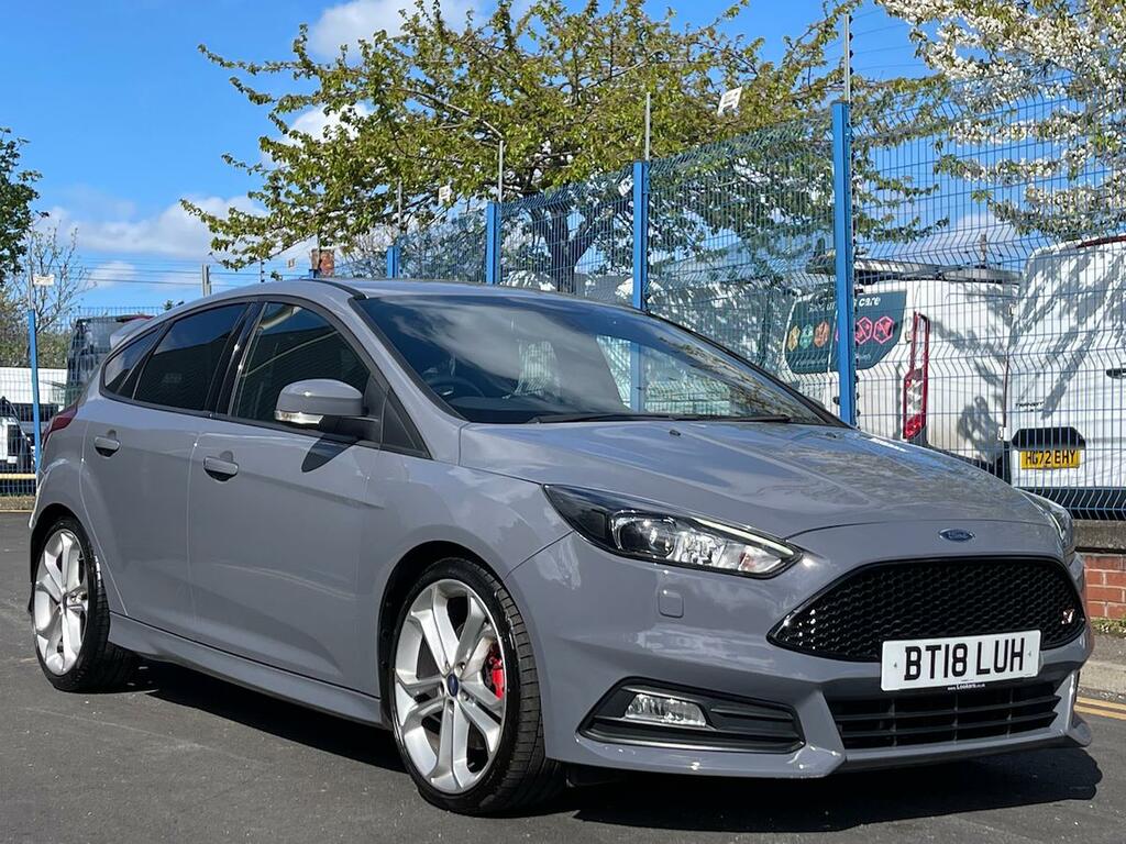 Compare Ford Focus Focus St-3 T BT18LUH Grey