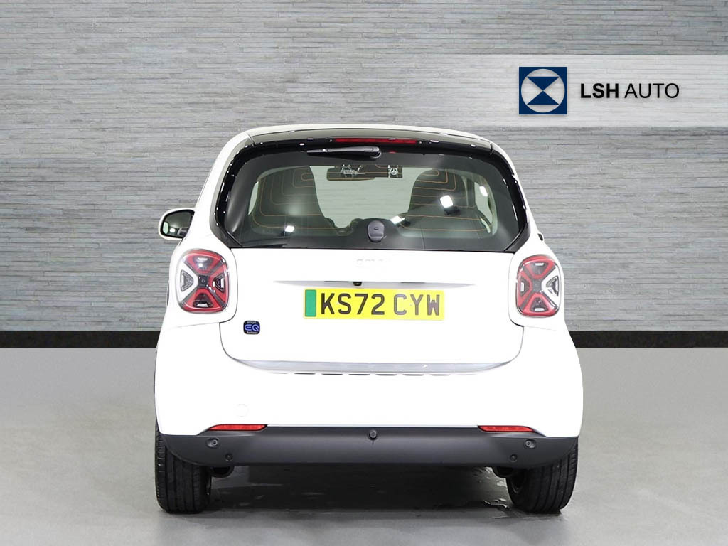 Compare Smart Fortwo Coupe 60Kw Eq Exclusive 17Kwh 22Kwch KS72CYW White