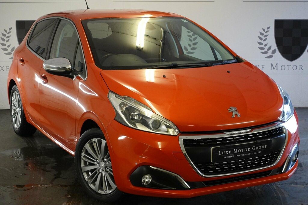 Compare Peugeot 208 2016 66 1.2 KM66SLV Orange