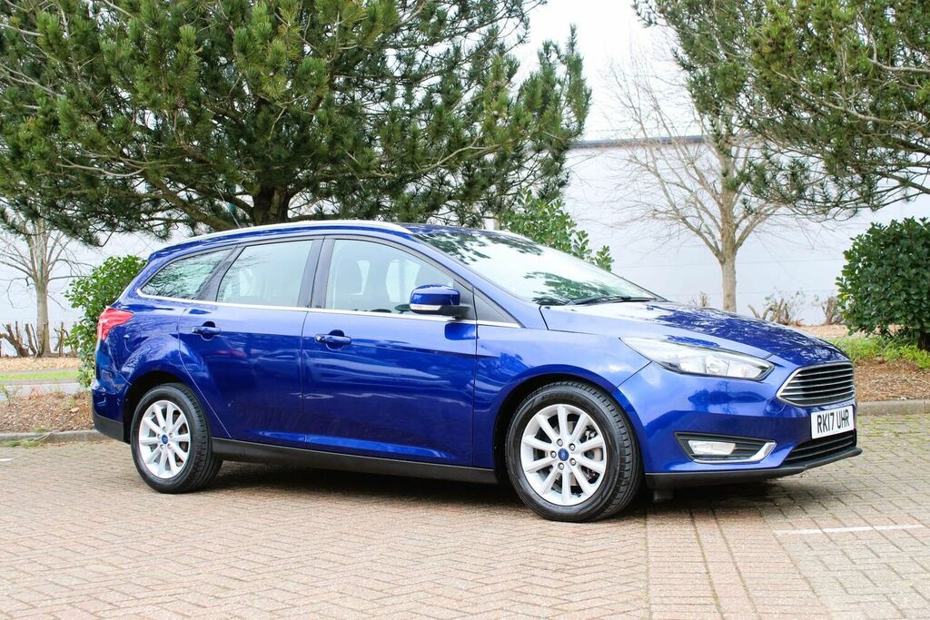 Compare Ford Focus Estate 1.0T Ecoboost Titanium Euro 6 Ss RK17UHR Blue