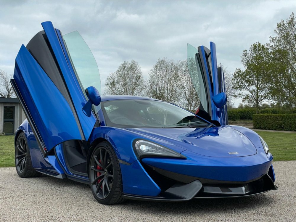 Compare McLaren 570S 3.8T V8 Ssg Euro 6 Ss M33NNX Blue