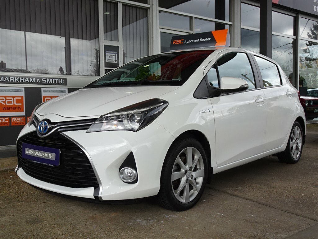 Compare Toyota Yaris Vvt-i Excel Hybrid KJ15FOH White