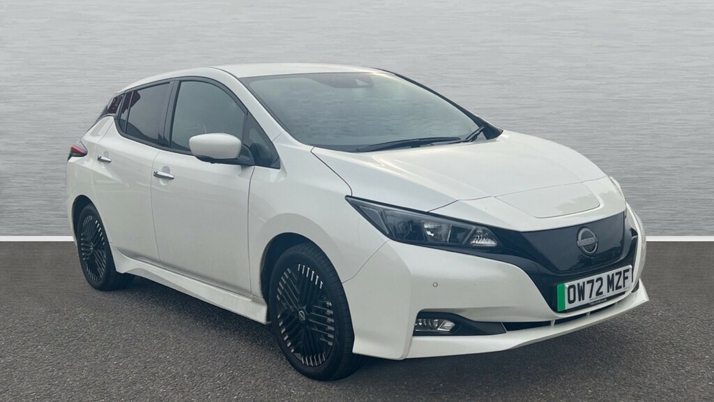 Compare Nissan Leaf Hat N-connecta 110Kw 39Kwh OW72MZF White