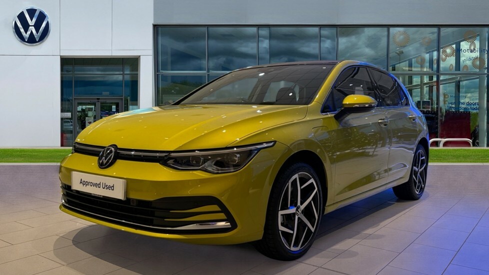 Compare Volkswagen Golf 8 Style 1.4 Tsi Ehybrid 204Ps 6-Speed Dsg OE73FPF Yellow